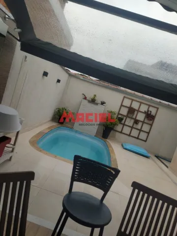 LINDA CASA COM  PISCINA