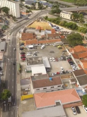 Área de terreno na Av. Dozani Ricardo