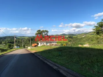 LINDO SOBRADO,AMPLO E ESPAÇOSO.