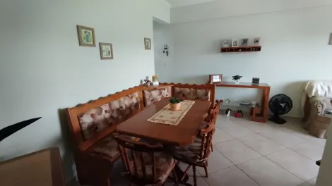 ÓTIMO APARTAMENTO BEM LOCALIZADO