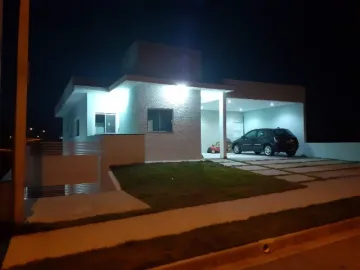 Casa no Condomínio Verana