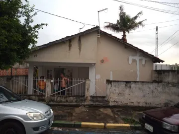 Casa com 3 Quartos e 2 banheiros à Venda, 290 m² por R$ 450.000,00