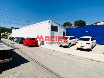 EXCELENTE GALPÃO, 40 GARAGENS, OTIMA LOCALIZAÇÃO, POSSIBILIDADE DE CONSTRUIR PREDIO ATE 15 ANDARES