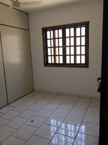 Sobrado com Habite-se comercial na Vila Martinez, Jacareí