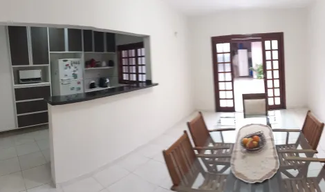 Casa COM 3 DORMITÓRIOS SENDO UMA SUÍTE.