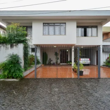 Maravilhosa casa em bairro residencial muito arborizado, seguro e sossegado