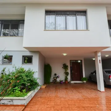 Maravilhosa casa em bairro residencial muito arborizado, seguro e sossegado