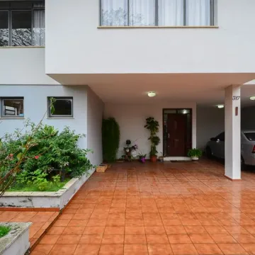 Maravilhosa casa em bairro residencial muito arborizado, seguro e sossegado