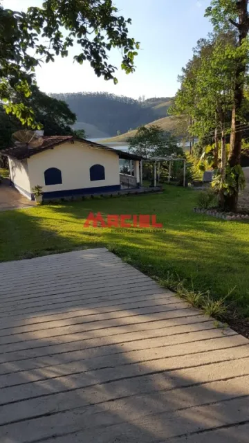 CHÁCARA COM ESCRITURA REGISTRADA, COM CACHOEIRA, TRATOR, POMAR E TRILHA