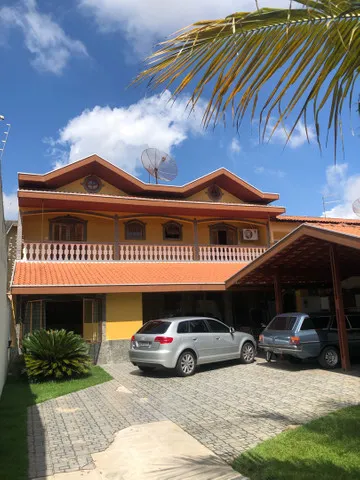 Linda casa no Bosque dos Ipês