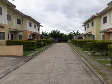 Casa (sobrado) no condomínio Limoeiro