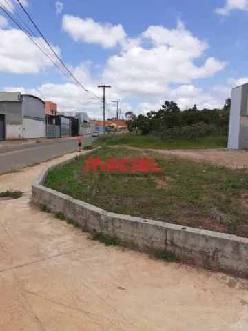 Terreno comercial (Santa Júlia) - esquina / plano