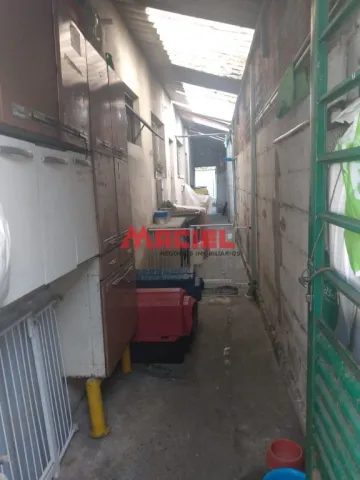 CASA EM AVENIDA PODENDO SER COMERCIAL