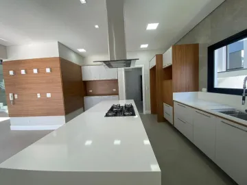 CONDOMINIO GOLFE 3 - SOBRADO BELISSIMO, RICO EM DETALHES COM ACABAMENTO DE 1º