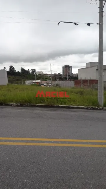 Lote totalmente plano e bem localizado no bairro.