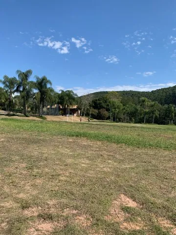 Terreno em condomínio fechado de alto padrão no Village Paraibuna