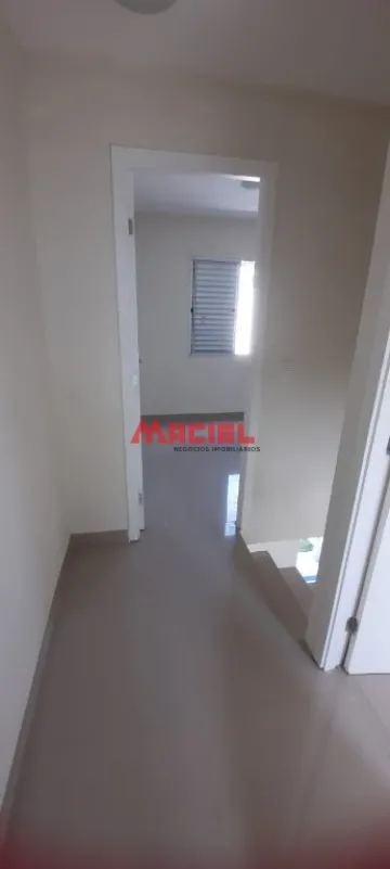 CASA EM CONDOMINIO FECHADO