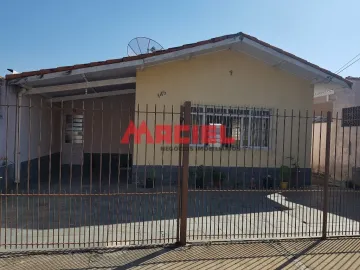 EXCELENTE CASA AMPLA E AREJADA COM QUINTA GRANDE IDEAL PRA CONSTRUIR EDICULA.