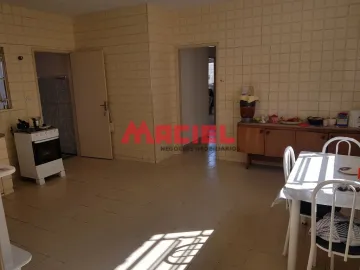 EXCELENTE CASA AMPLA E AREJADA COM QUINTA GRANDE IDEAL PRA CONSTRUIR EDICULA.