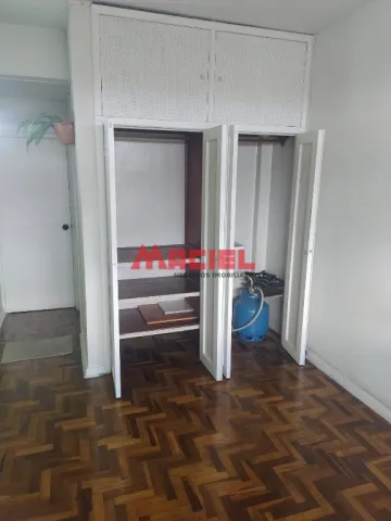 Venda de Apartamento - Padrão no bairro Centro com 1 dormitório