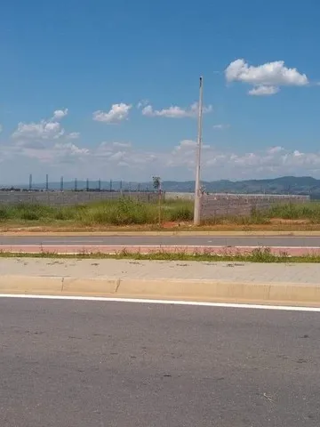 Terreno comercial na avenida principal do setvile