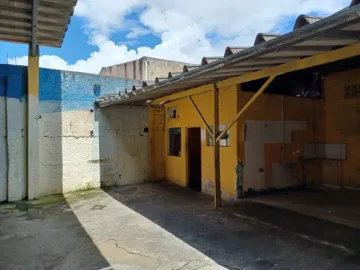 Terreno comercial com edícula