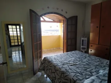 Sobrado de lote inteiro com ponto comercial no Jardim Valparaiso