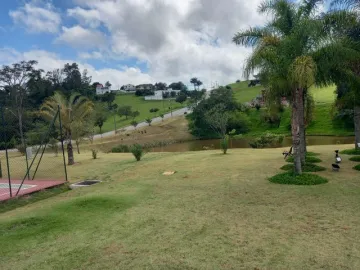 Lote de terreno no condomínio Santa Bárbara