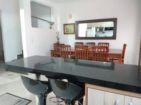 Casa com 3 Quartos e 3 banheiros para Alugar, 220 m² por R$ 5.150,00