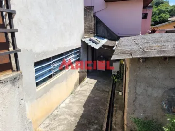 CASA NO URBANOVA EM CONDOMINIO FECHADO COM EDÍCULA NOS FUNDOS