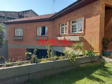 CASA NO JD APOLO/VILA EMA, ZONEAMENTO MISTO (COMERCIAL), PROXIMO DO SHOPPING COLINAS COM GARAGEM P/ 12 CARROS, TAMBEM ALUGA, ACEITA PERMUTA POR PROPRIEDADE DE MENOR VALOR.