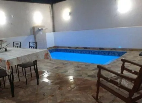 Casa assobradada com piscina