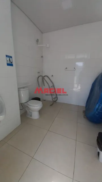 ESPAÇO PARA FESTAS COM PISCINA