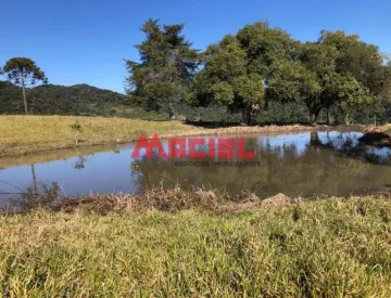 SÍTIO EM PARAIBUNA, FUNDOS PARA O PARQUE NASCIONAL, LAGO, NASCENTES, CACHOEIRAS E LANCHA PARA TRANSPORTE