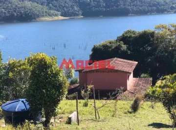 SÍTIO EM PARAIBUNA, FUNDOS PARA O PARQUE NASCIONAL, LAGO, NASCENTES, CACHOEIRAS E LANCHA PARA TRANSPORTE