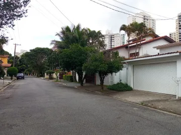 SOBRADO EM RUA PÚBLICA NO JARDIM ESPLANADA