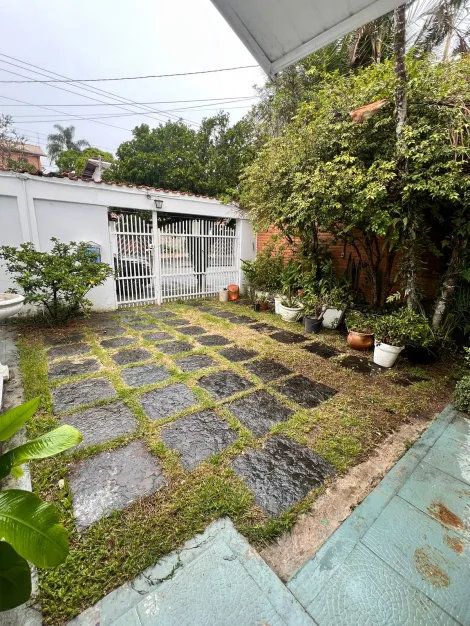 SOBRADO EM RUA PÚBLICA NO JARDIM ESPLANADA