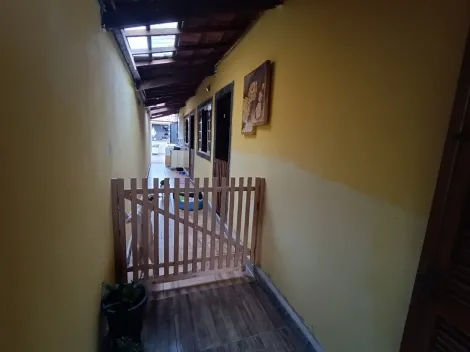 Casa térrea bem localizada