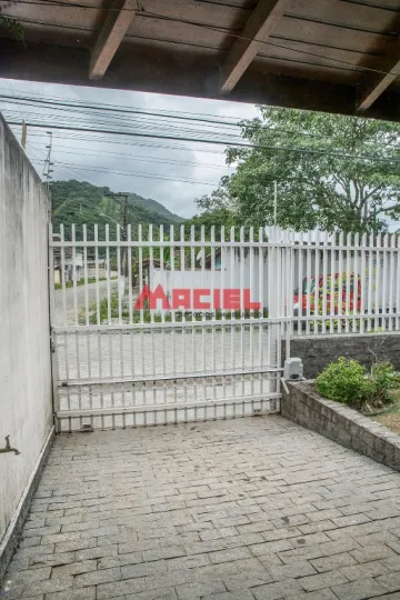 LINDA CASA EM CARAGUA A VENDA