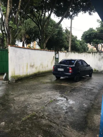 casa lote inteiro ao lado do mercado Dia