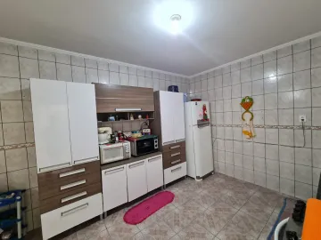 EXCELENTE SOBRADO COM CHURRASQUEIRA, SACADA NO QUARTO