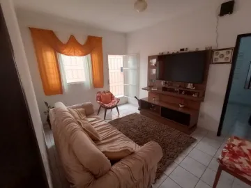 CASA COM 3 DORMITÓRIOS !