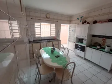 CASA COM 3 DORMITÓRIOS !