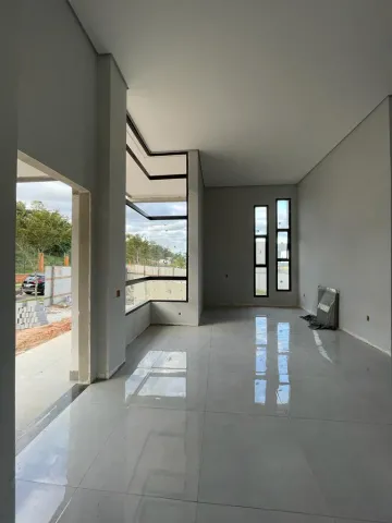 Casa maravilhosa com piscina borda infinita e vista deslumbrante para as montanhas!