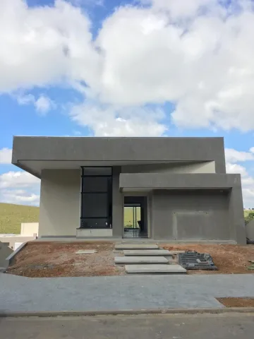 Casa maravilhosa com piscina borda infinita e vista deslumbrante para as montanhas!