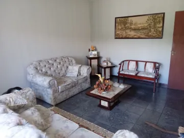 CASA LOTE INTEIRO, COM EXCELENTE ESTRUTURA.