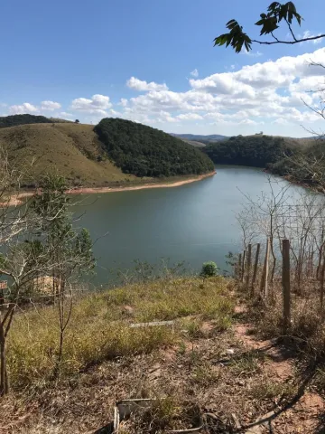 Terreno Condomínio Recanto Santa Barbara na  Cidade de Jambeiro