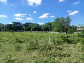 ÁREA PLANA, TOTALMENTE MURADA AO LADO DO CONDOMINIO ESPLANADA DO SOL, ATRÁS DO CONDOMININO GOLF E SABESP, PROPRIETARIO INFORMOU QUE PODE SER CONSTRUIDO TRÊS VILAGIOS,