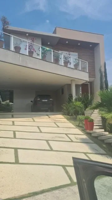 Linda casa no Condomínio Verana