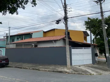 Linda casa de esquina na Vila Tesouro